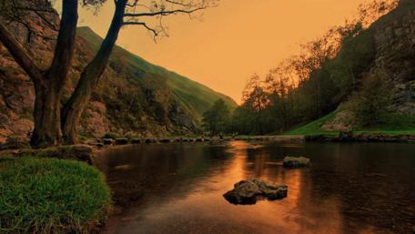 Golden Sunset over Tranquil Lake wallpaper