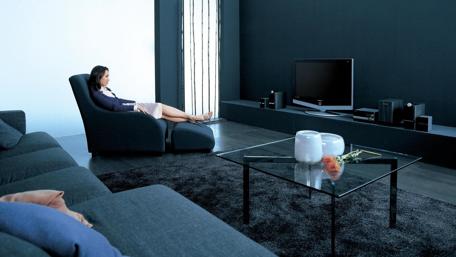 Serene Moments of Relaxation in Modern Living Room wallpaper