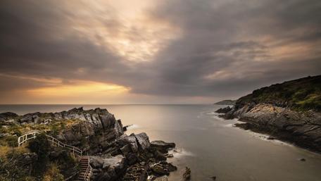 Serene Coastal Sunset by the Ocean wallpaper