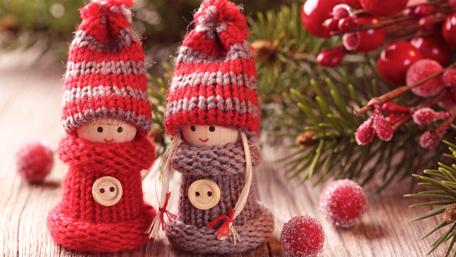 Cute Christmas angels wallpaper