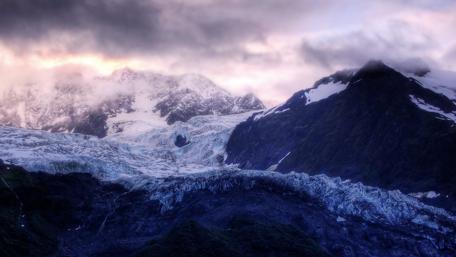 Majestic Glacial Mountains in Twilight Light wallpaper