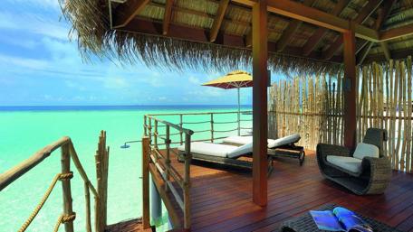 Serene Beachside Retreat with Tranquil Waters wallpaper