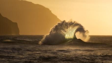 Majestic Waves at Sunset wallpaper