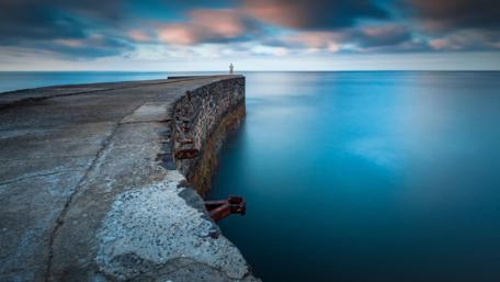 Serene Coastal Escape in Tranquil Blues wallpaper