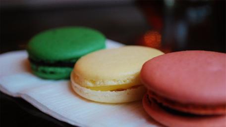 Delightful Macarons in Vibrant Colors wallpaper
