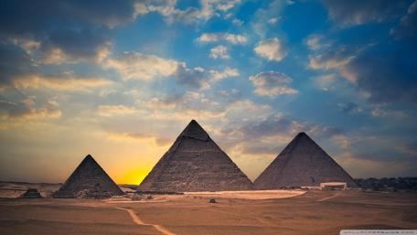 Majestic Pyramids Under a Dazzling Sky wallpaper