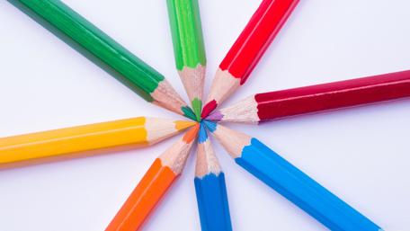 Colorful Pencils Arranged in Harmony wallpaper