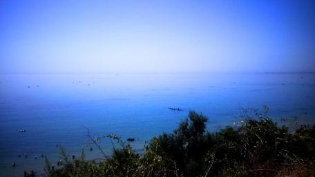 Serene Blue Sea Under Radiant Sunshine wallpaper