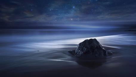 Starry Night Over Serene Waters wallpaper