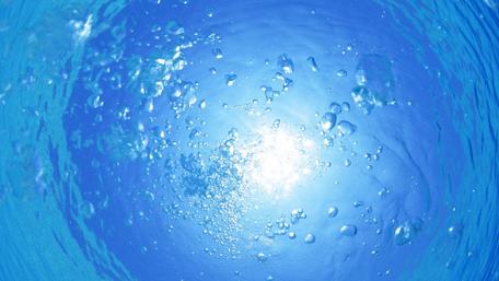 Blue Serenity Beneath the Sun's Warmth wallpaper