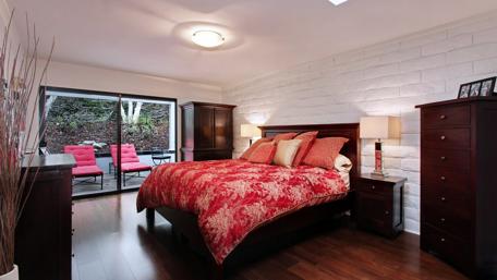 Cozy Retreat in Bright Serenity wallpaper