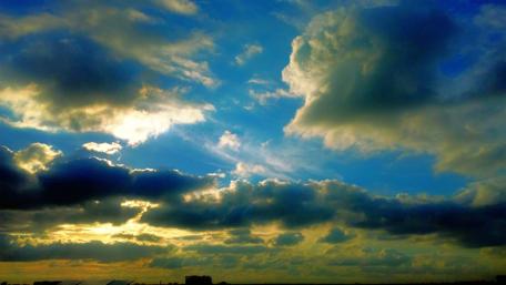 Majestic Sky Over the Horizon wallpaper