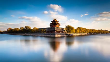 Tranquil Waterside Pavilion Epitome of Nature and Architecture wallpaper