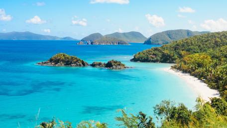 Idyllic Tropical Paradise with Crystal Clear Waters wallpaper