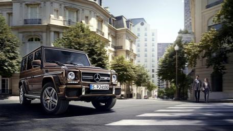 Mercedes Luxury on Urban Streets wallpaper