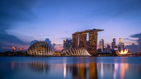 Urban Serenity at Twilight wallpaper