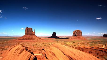 Majestic Desert Monuments in Utah's Summer Sky wallpaper