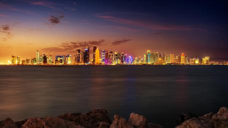 Cityscape Reflections Under Night Sky wallpaper