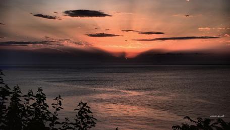 Majestic Sunset Over Still Waters wallpaper
