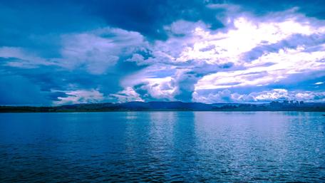 Waves Meeting the Sky in Perfect Harmony wallpaper