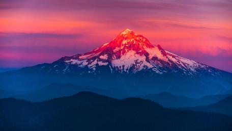 Majestic Mountain at Dusk wallpaper