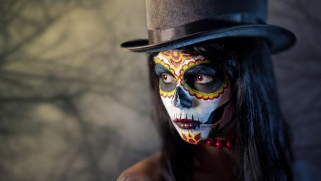 Skull Artistry and Festivity Elegance wallpaper