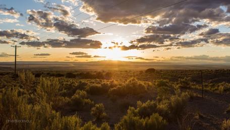 Serene Sunset Over the Horizon wallpaper