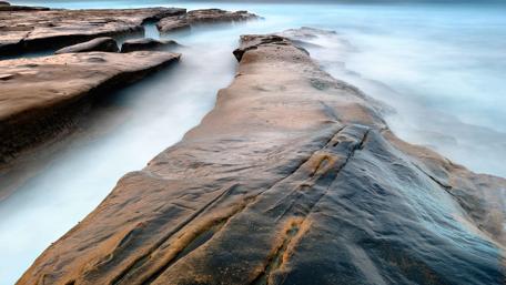 Serenity at the Ocean's Edge wallpaper