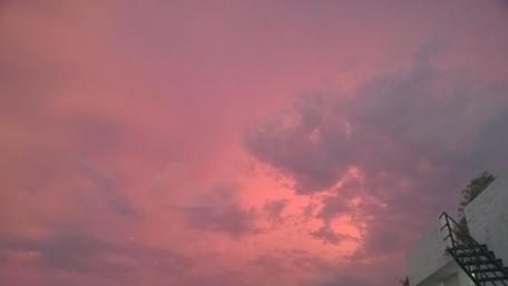 Vibrant Twilight Sky Overhead wallpaper
