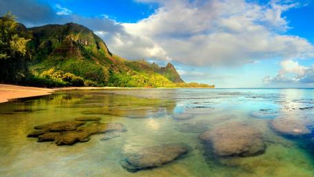 Tranquil Coastal Paradise in Summer wallpaper