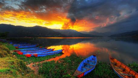 Sunset Serenity over Tranquil Waters wallpaper