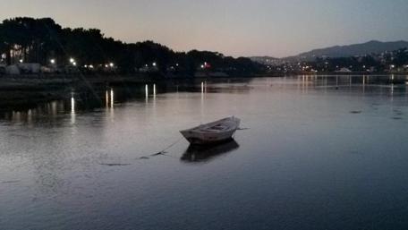 Serene Evening on the Water wallpaper