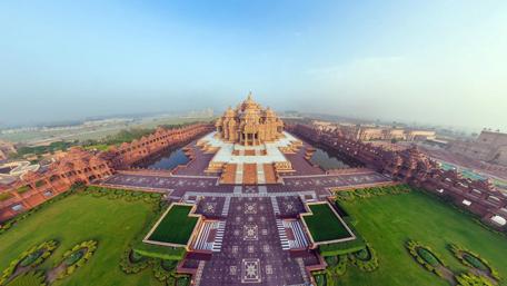 Majestic Cityscape with Architectural Wonders wallpaper