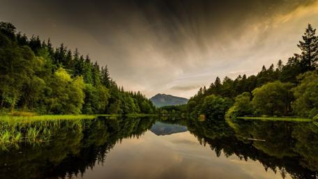 Tranquil Mountain River Reflection wallpaper