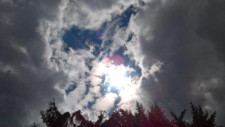 Majestic Sky Through the Clouds wallpaper