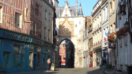 Charming Streets of Auxerre in Stunning 4K Quality wallpaper