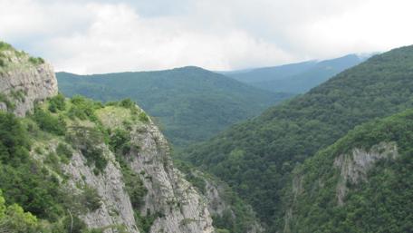 Majestic Mountain Landscape in Tranquil Harmony wallpaper