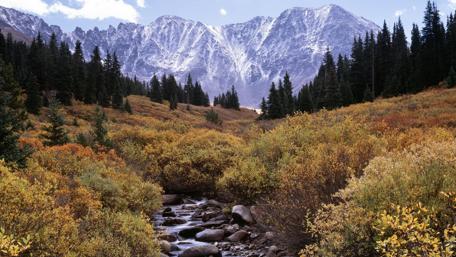 Majestic Mountain View in Autumn Colors wallpaper