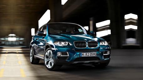 Sleek BMW SUV in Urban Setting wallpaper