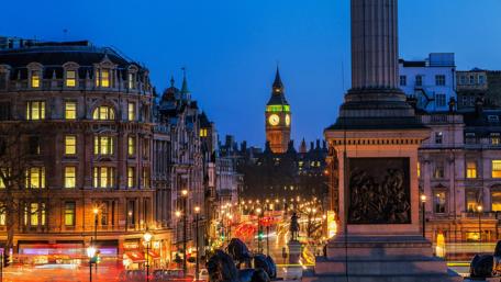 Stunning Evening View of a Cityscape at Dusk wallpaper