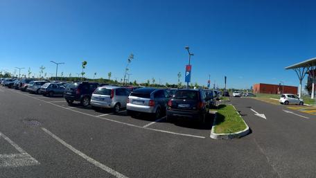 Cars in a Bright Parking Lot Under Clear Blue Sky wallpaper