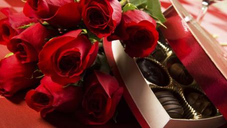 Valentine's Romance with Red Roses and Chocolates wallpaper