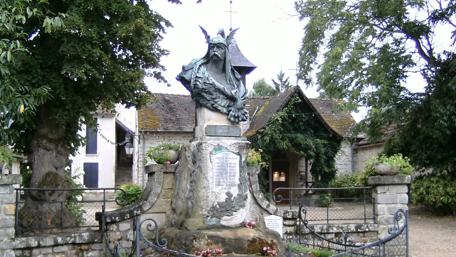 Mysterious City Statue Surrounded by Nature wallpaper
