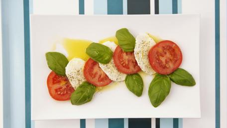 Fresh Caprese Salad Delight wallpaper