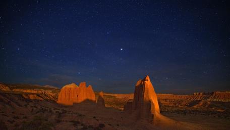 Starlit Desert Serenity wallpaper