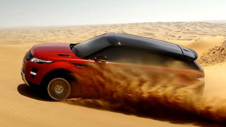 Desert Drive in a Dynamic Range Rover wallpaper