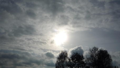 Ethereal Skies with Gentle Sunlight and Cloud Cover wallpaper