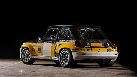 Classic Rally Vintage Car in Dynamic Showroom Setting wallpaper