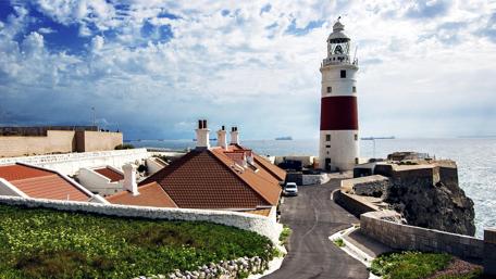 Coastal Serenity with Lighthouse View wallpaper