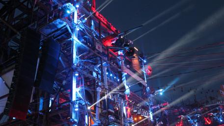 Vibrant Nightlife Experience in Stunning Detail wallpaper